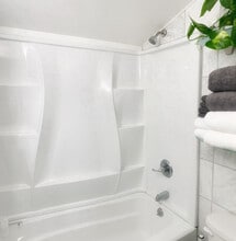 11 Meadow St, Unit 2 in Westfield, MA - Foto de edificio - Building Photo