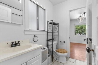8041 Winthrope St in Oakland, CA - Building Photo - Building Photo