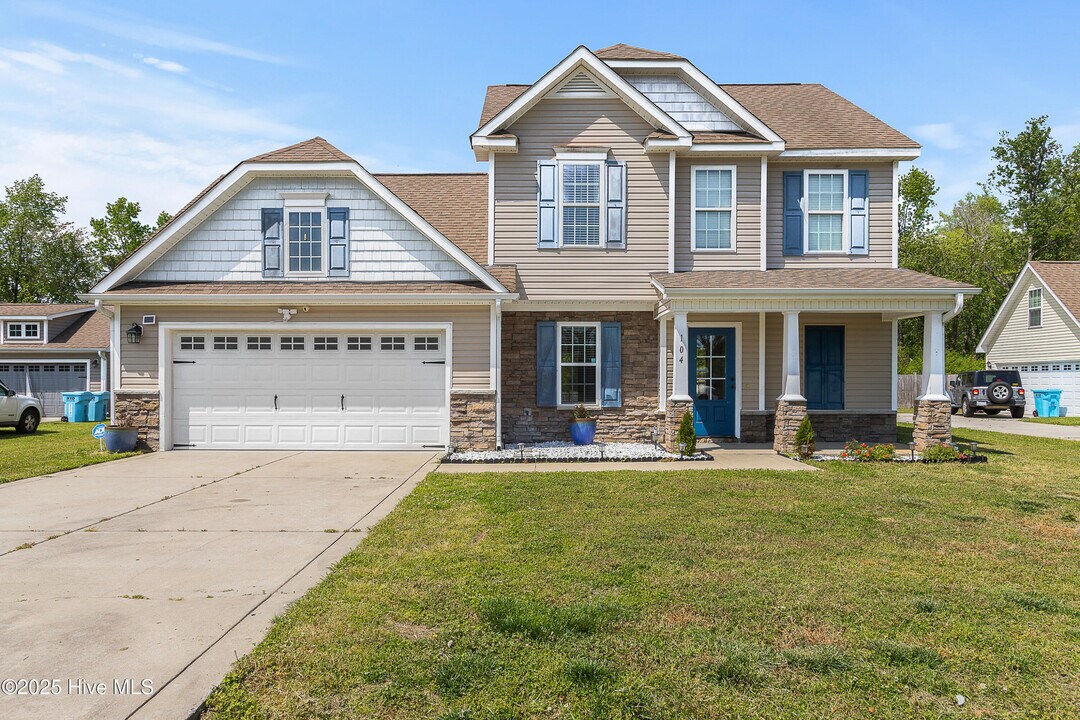 104 Wild Blossom Dr in Richlands, NC - Building Photo
