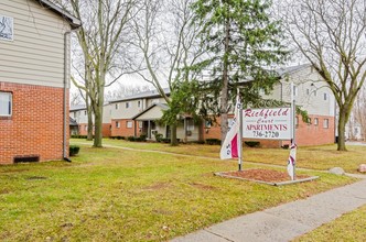 Green Garden Villa in Flint, MI - Building Photo - Building Photo