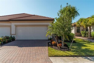 9893 Haze Dr in Venice, FL - Building Photo