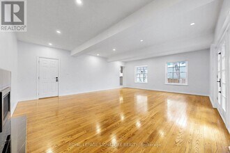 24 Laureleaf Rd in Markham, ON - Building Photo - Building Photo