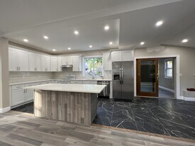 324 Farrington St in Quincy, MA - Building Photo