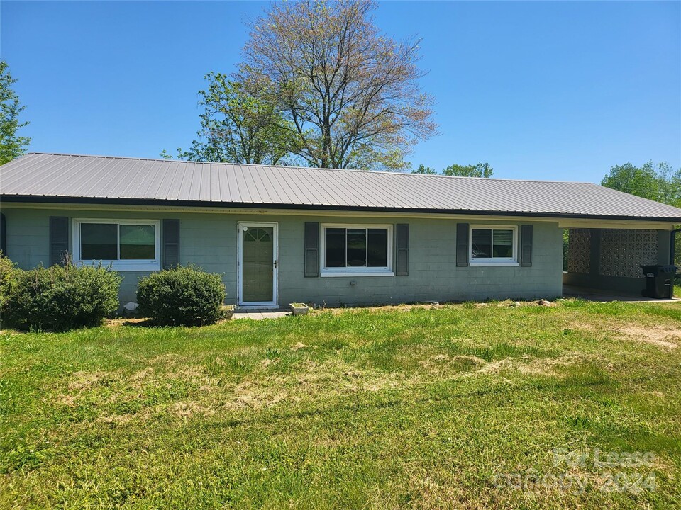 40726 Hearne Rd in New London, NC - Building Photo