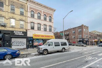 847 Knickerbocker Ave, Unit 2R in Brooklyn, NY - Building Photo - Building Photo