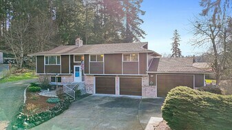 7547 13th Ave SE in Olympia, WA - Building Photo