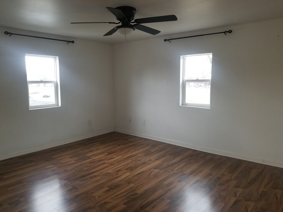 9012 S Military Rd in Niagara Falls, NY - Building Photo