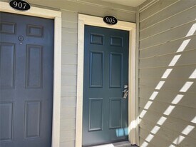 18800 Egret Bay Blvd in Houston, TX - Building Photo