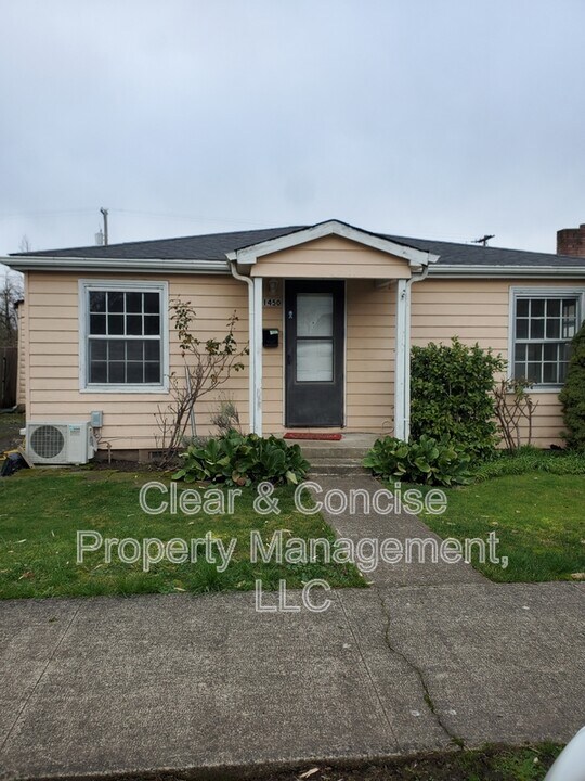 1450 E St in Springfield, OR - Building Photo