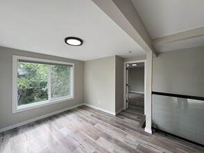 2490 Dexter Ave N in Seattle, WA - Building Photo - Building Photo
