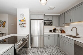 607 W Wrightwood Ave in Chicago, IL - Building Photo - Building Photo