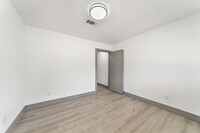 9750 Guest St photo'