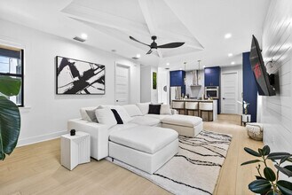 1200 E Jean St in Tampa, FL - Foto de edificio - Building Photo