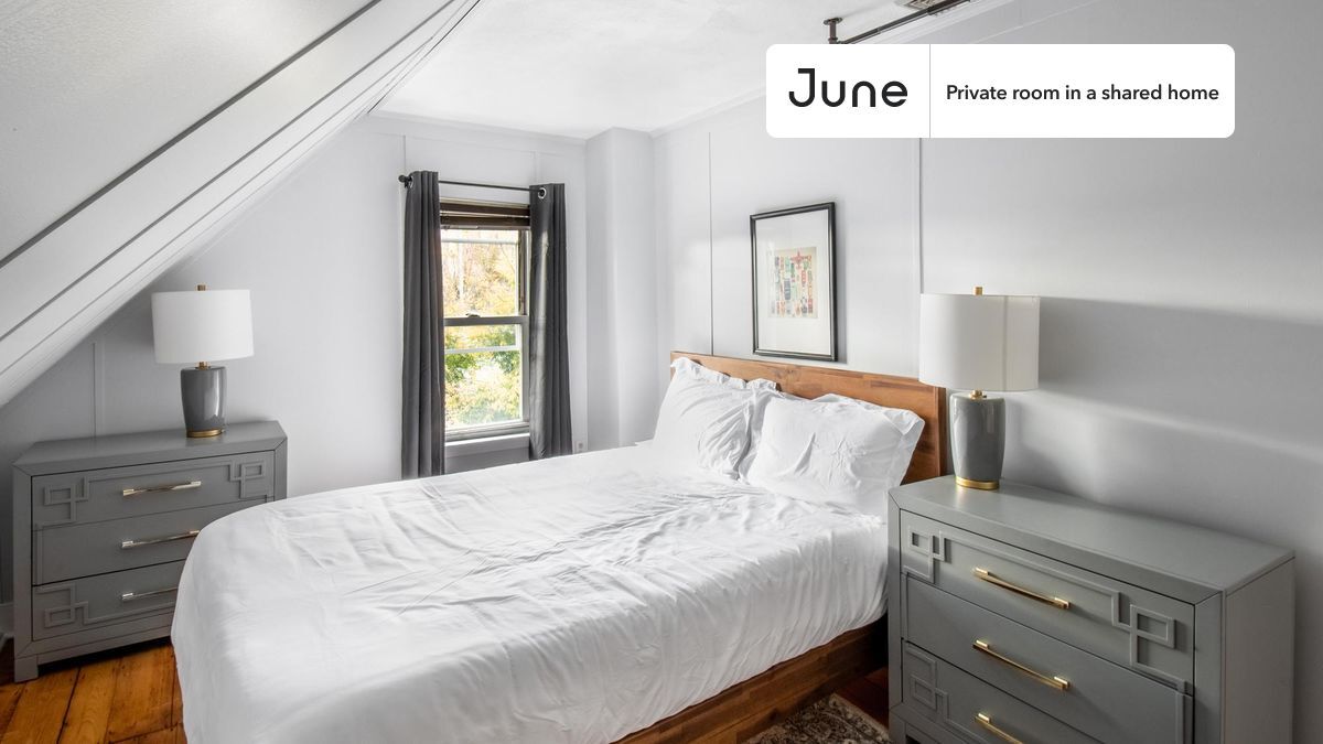 Private bedroom in 4 bed/1.5 bath Home in Boston, MA - Building Photo
