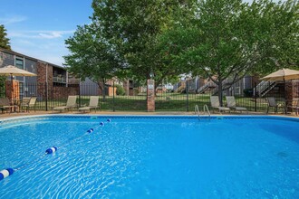 Ramsgate Apartments and Townhomes in Olathe, KS - Foto de edificio - Building Photo