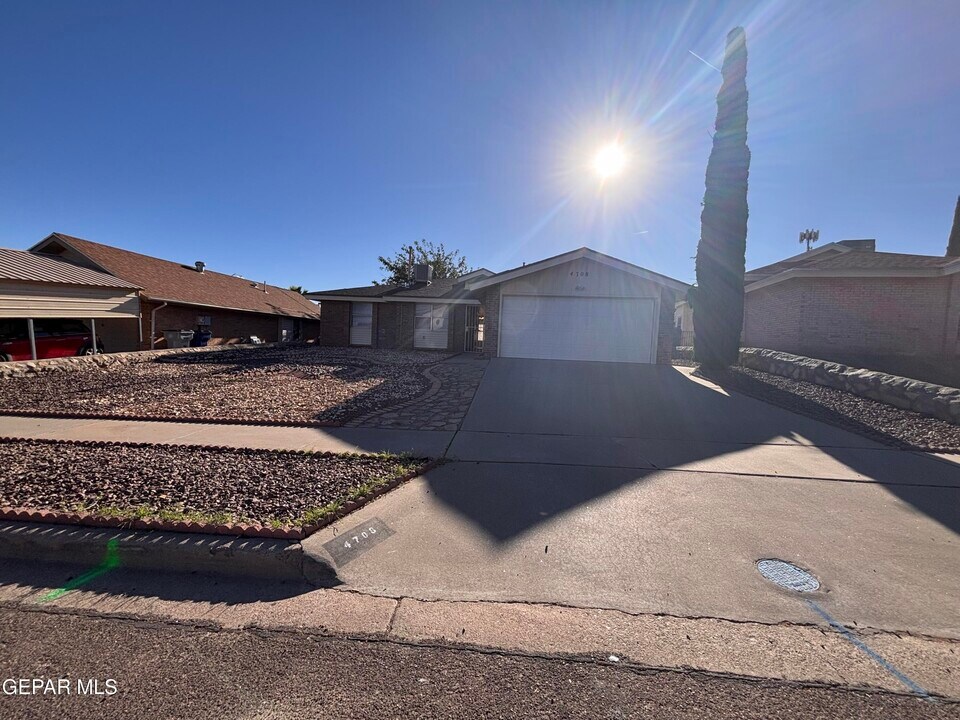 4708 Harmony Dr in El Paso, TX - Building Photo