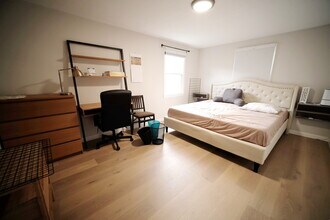 14 Grant Pl, Unit 1 in Waltham, MA - Building Photo - Building Photo