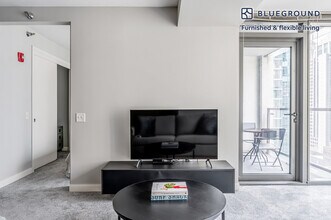 210 N Wells St in Chicago, IL - Building Photo - Building Photo