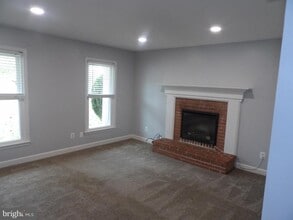 413 Forest Ct in Warrenton, VA - Foto de edificio - Building Photo
