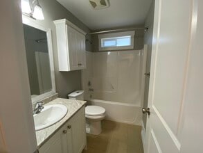 560 Marisa St in Nanaimo, BC - Building Photo - Building Photo