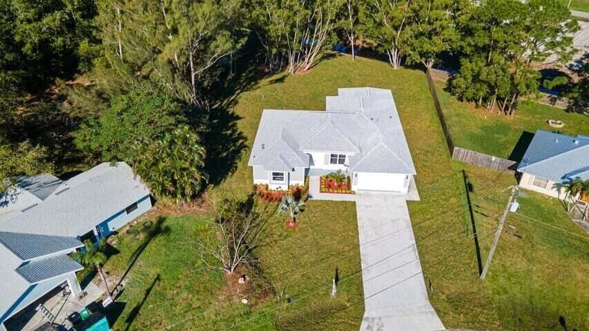 419 SW Namoit Pl in Port St. Lucie, FL - Building Photo
