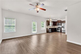 4488 Ravenwood Dr in Union City, GA - Building Photo - Building Photo