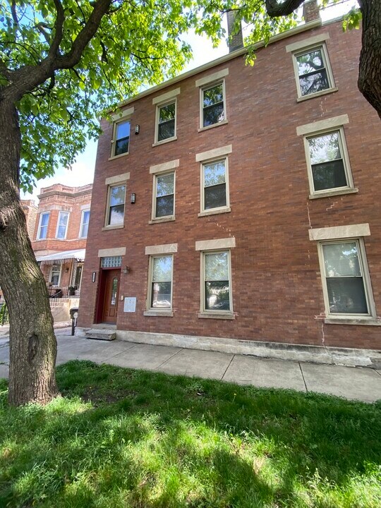 2249 S Bell Ave in Chicago, IL - Building Photo