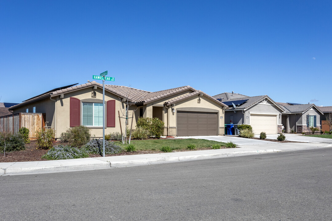 1535 Encantada Ave in Madera, CA - Building Photo