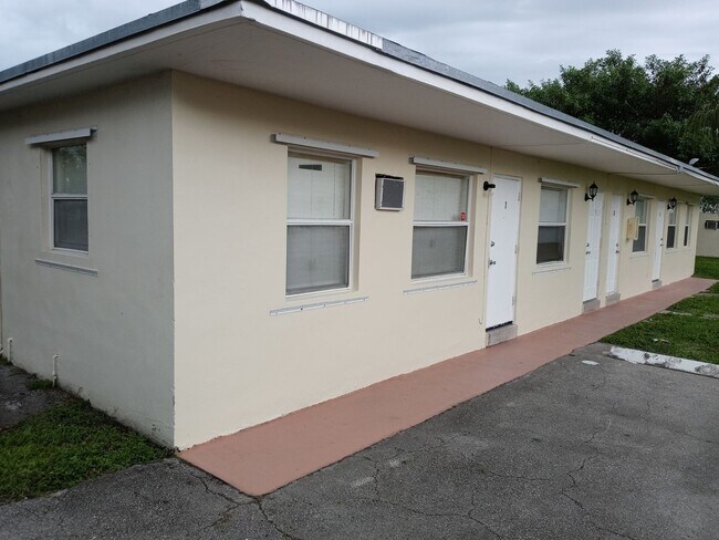 316 NE 3 St in Hallandale, FL - Building Photo - Building Photo