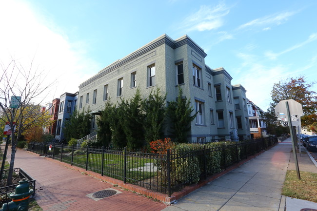 1718 1st St NW in Washington, DC - Building Photo - Building Photo