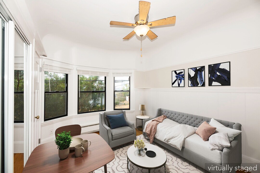 Vue De Lac Apartments in Oakland, CA - Building Photo