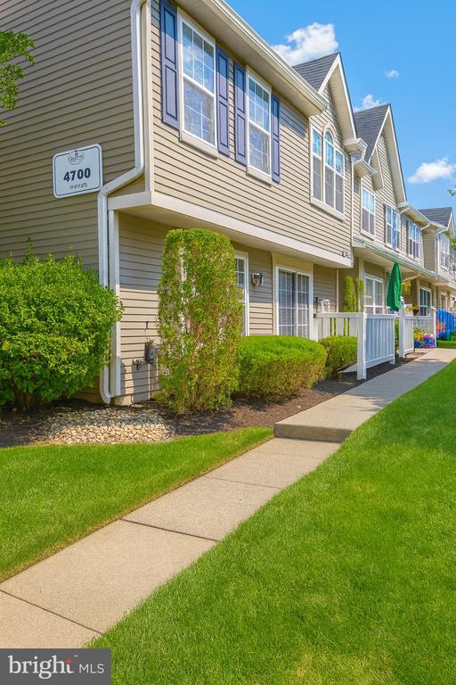 property at 4705 Grenwich Ln