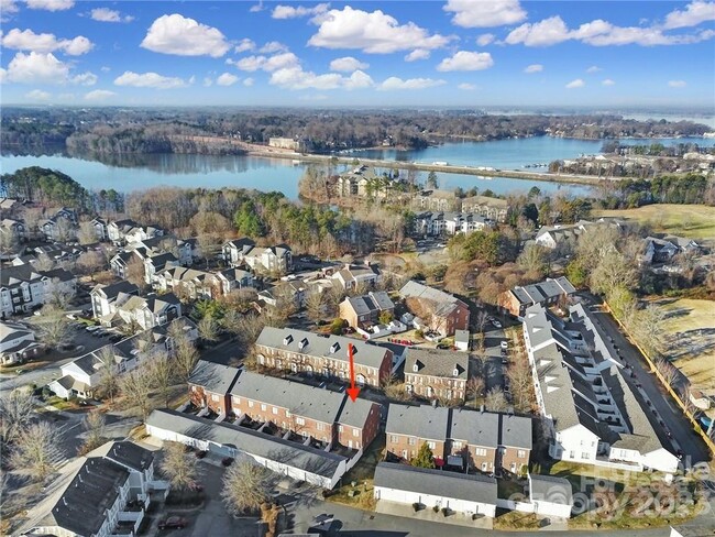 630 Old Meeting Way in Davidson, NC - Building Photo - Building Photo