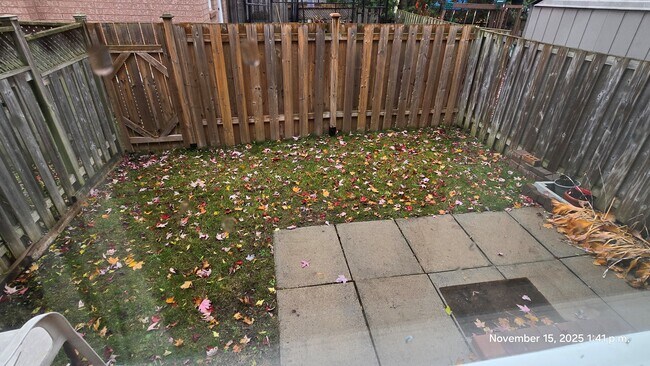 1995 Pine Grove Av in Pickering, ON - Building Photo - Building Photo