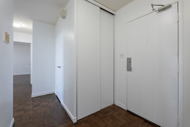 60 Pavane Linkway in Toronto, ON - Building Photo - Building Photo