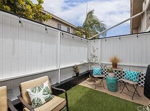515 Meyer Ln in Redondo Beach, CA - Foto de edificio - Building Photo