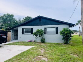 5800 Virginia Ave in New Port Richey, FL - Building Photo