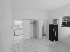 1120 NW 64th St in Miami, FL - Building Photo