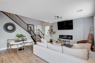 10400 Raining Sky St in Las Vegas, NV - Building Photo - Building Photo