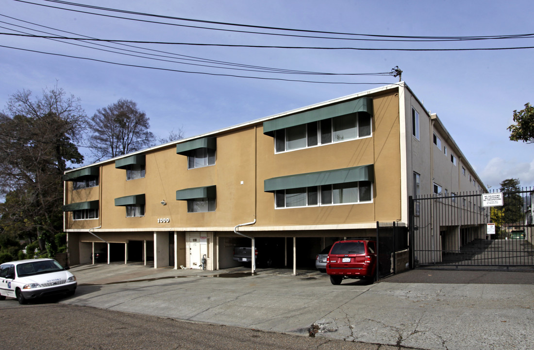 2000 E 30th St in Oakland, CA - Building Photo