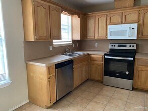 18 Cervantes Ave in Edinburg, TX - Building Photo - Building Photo