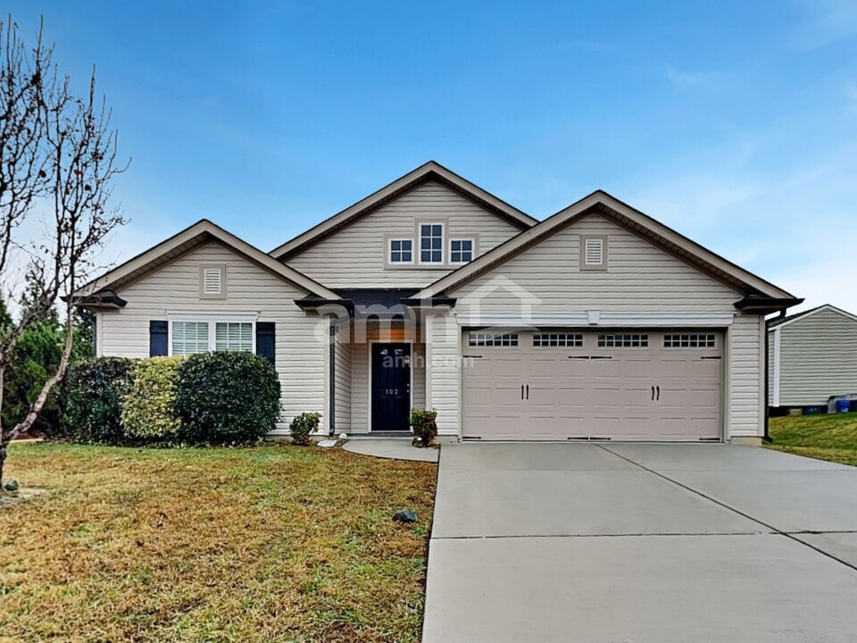 102 Graphite Dr in Gibsonville, NC - Building Photo