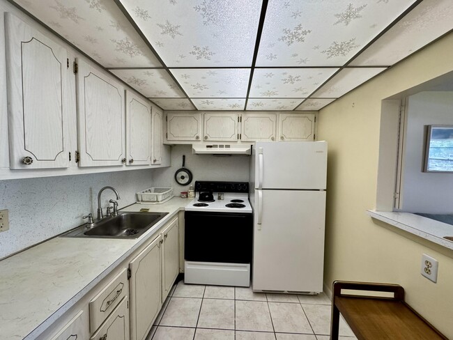 99 Canterbury D in West Palm Beach, FL - Building Photo - Building Photo