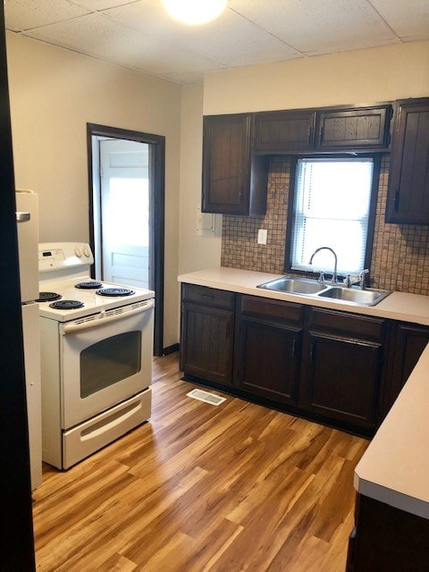 518 W 13th Ave in Hutchinson, KS - Building Photo - Building Photo