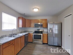 454 Bourneside Dr in Greenfield, IN - Foto de edificio - Building Photo