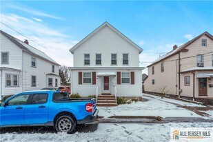 124 S 7th Ave in Manville, NJ - Building Photo