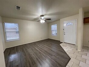 121 Cambridge Dr in Saginaw, TX - Building Photo - Building Photo
