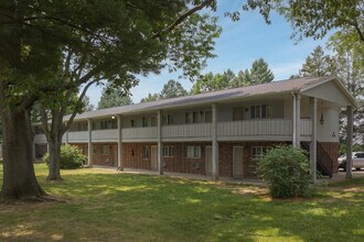 Park Manor Apartments in Berrien Springs, MI - Building Photo - Building Photo