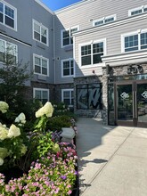 Meridia Transit Crossing in Garfield, NJ - Foto de edificio - Building Photo