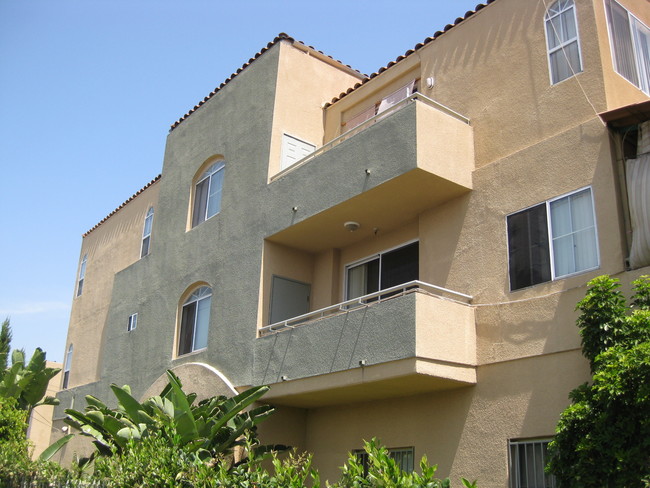 7140 Bellaire Ave in North Hollywood, CA - Building Photo - Building Photo